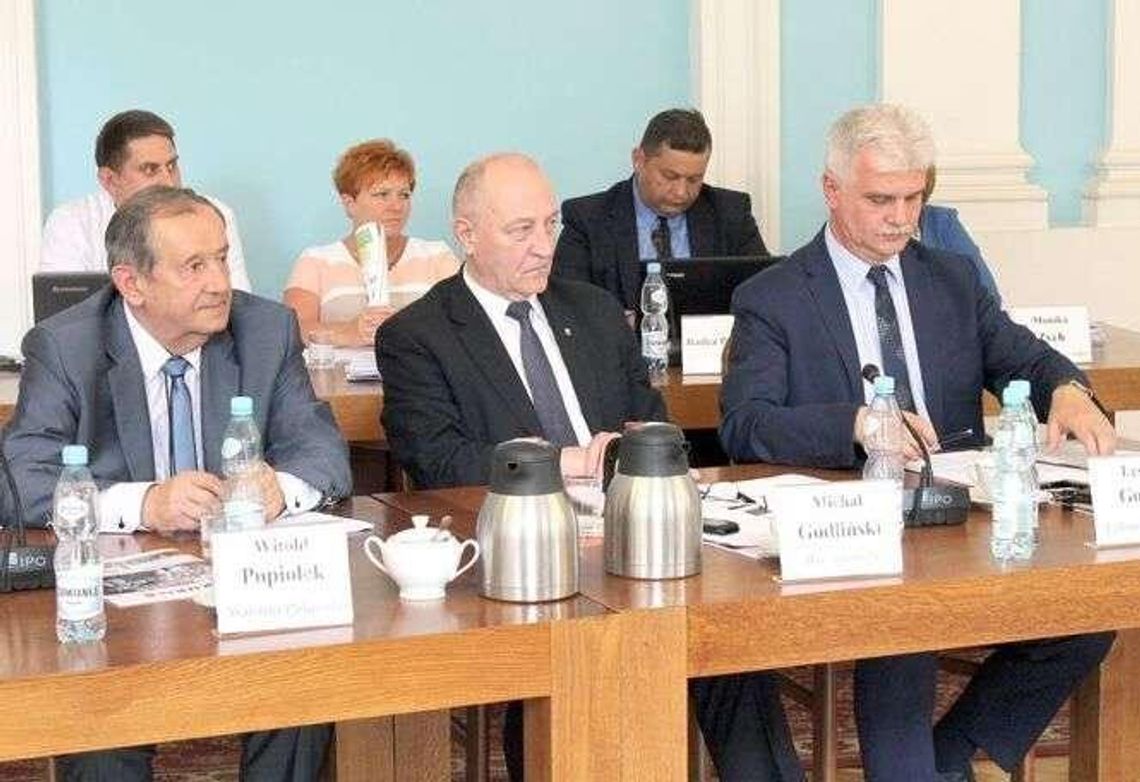 Puławy: Zarządowi powiatu dostało się nie tylko od opozycji