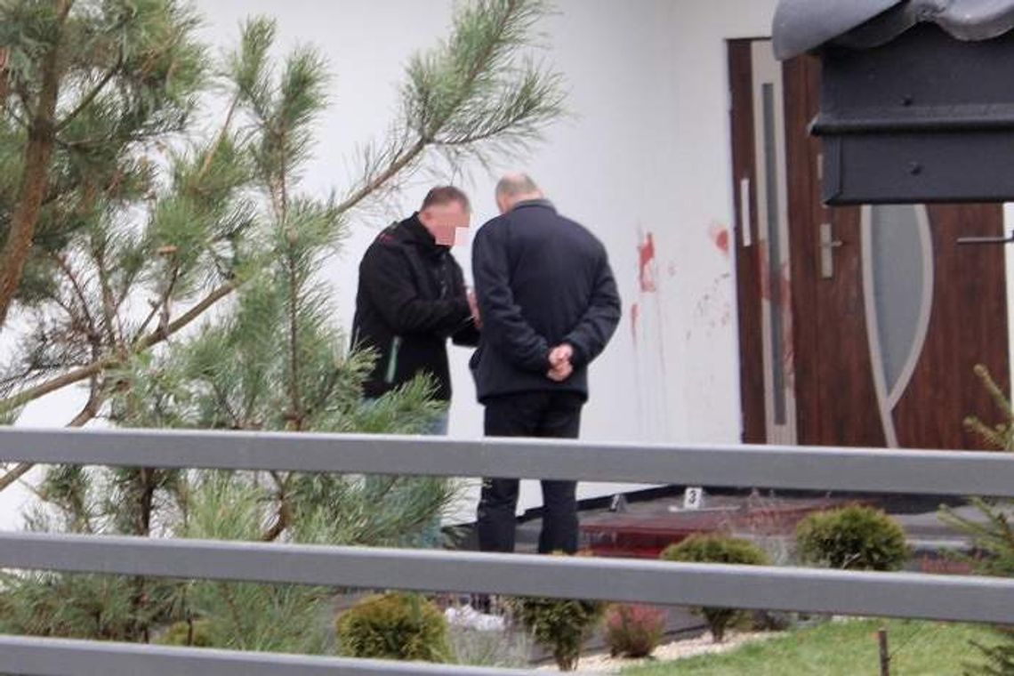 Pułkownik SG i żona brutalnie zamordowani. Kałuża krwi przed domem