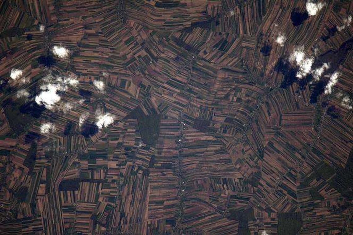 Pułkownik Williams zachwycony widokiem okolic Bychawy. Zdjęcie astronauty NASA