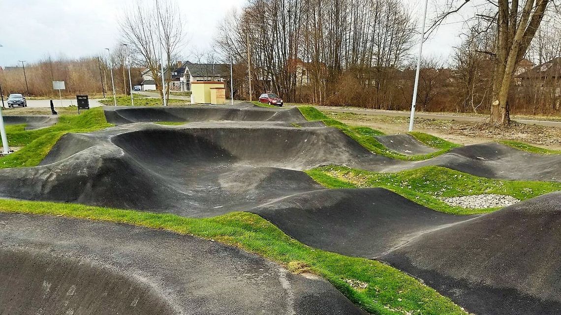 Pumptrack w Lubartowie. Tory przeszkód dla rowerzystów gotowe