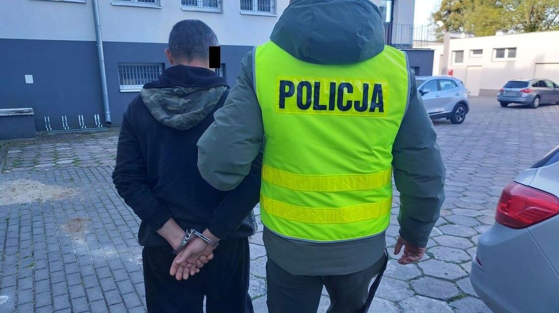 Puścił z dymem 400 tys. zł. Podpalacz zatrzymany przez policję Puścił z dymem 400 tys. zł. Podpalacz zatrzymany przez policję