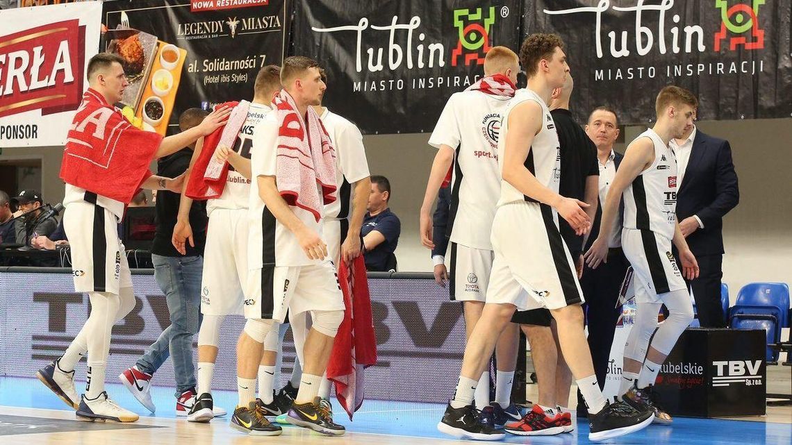 Puste trybuny na wielu arenach. Kolejne restrykcje związane z koronawirusem Puste trybuny na wielu arenach. Kolejne restrykcje związane z koronawirusem