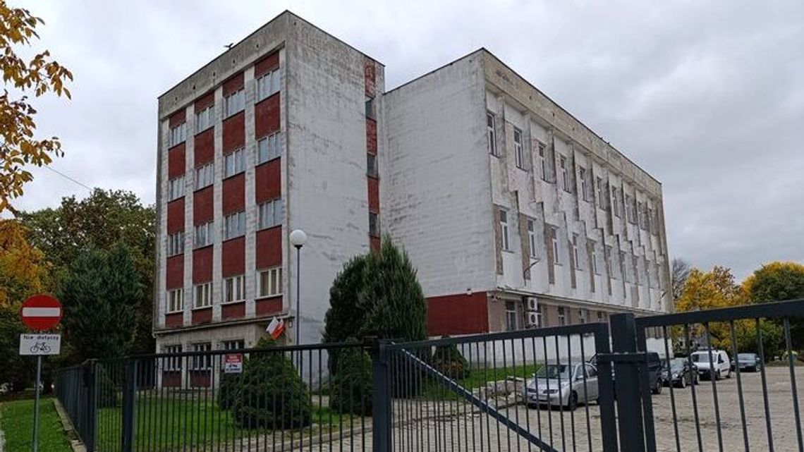 Pusty, ale nie do końca – co dalej z biurowcem na ul. Czereśniowej?