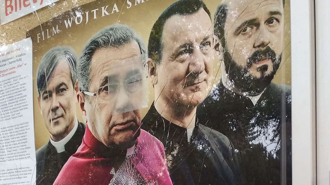 Puszczą film "Kler", ale bilety będą droższe niż zwykle i tylko dla dorosłych