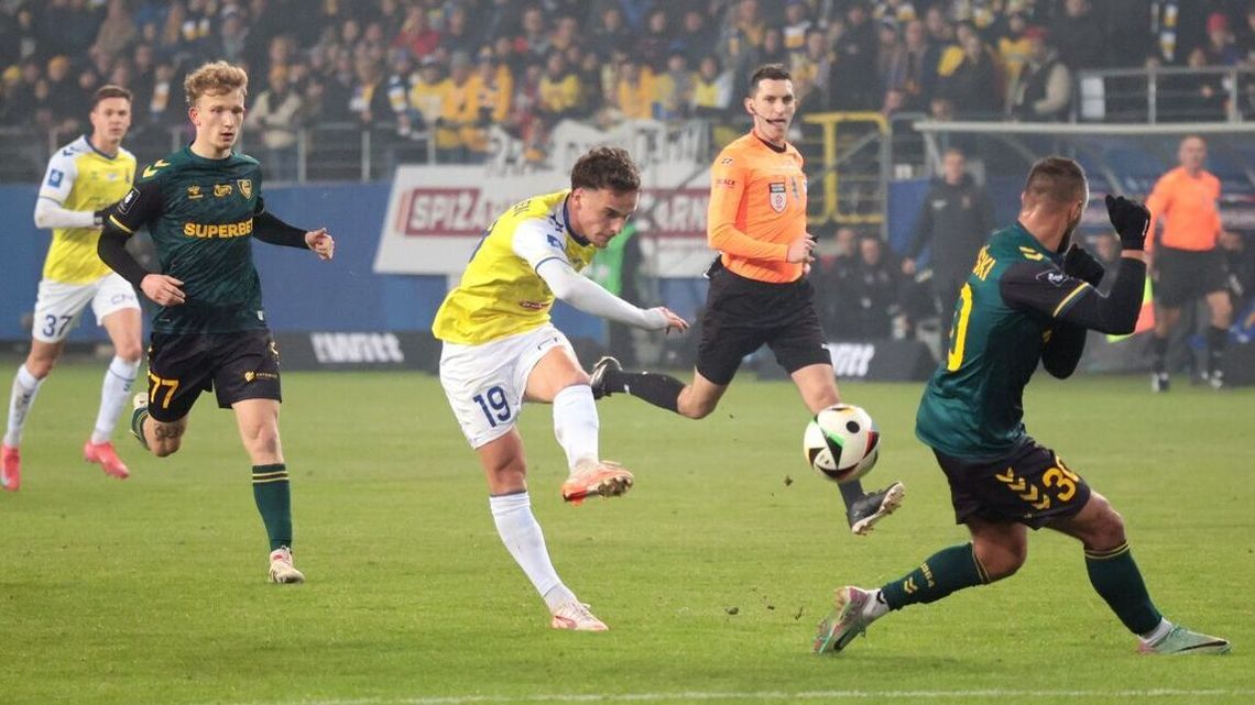 Puszcza wraca do domu, Motor chce popsuć święto w Niepołomicach