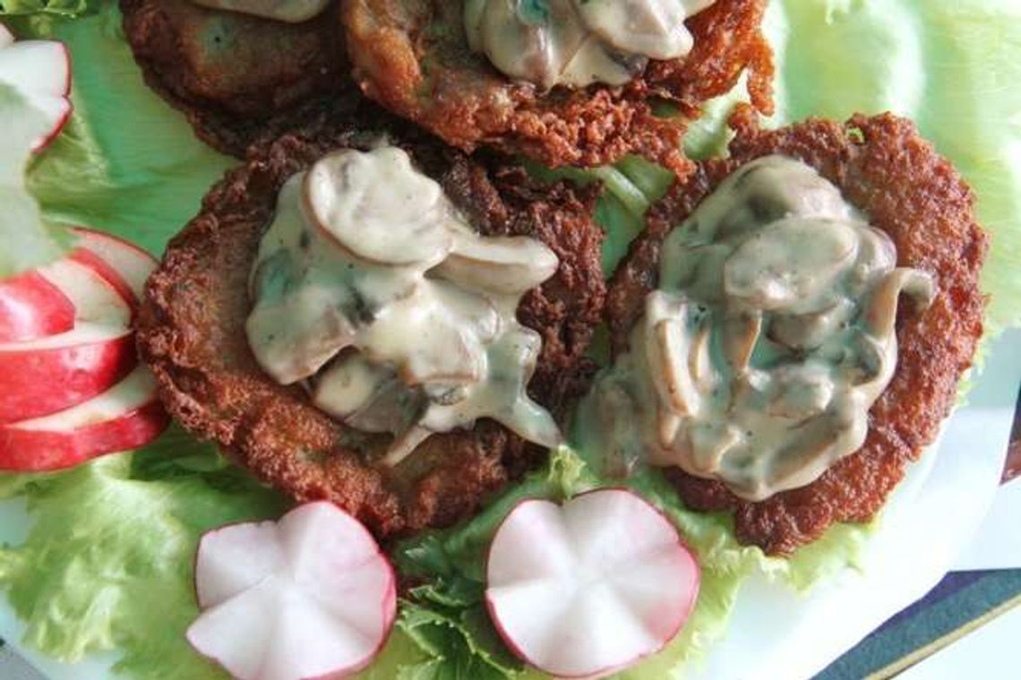 Pyszne i chrupiące placki ziemniaczane. Jak zrobić placki? Przepisy