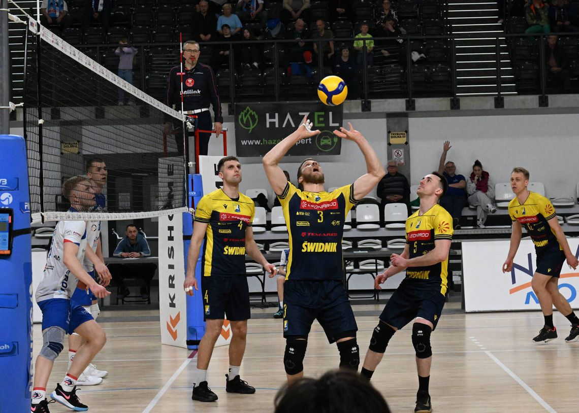 PZL Leonardo Avia Świdnik przegrała z Mickiewiczem Kluczbork, ale zagra w play-off PZL Leonardo Avia Świdnik przegrała z Mickiewiczem Kluczbork, ale zagra w play-off