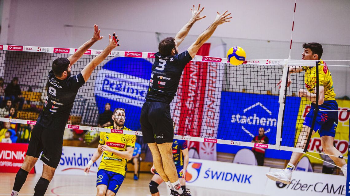 PZL Leonardo Avia Świdnik wygrywa w hicie kolejki