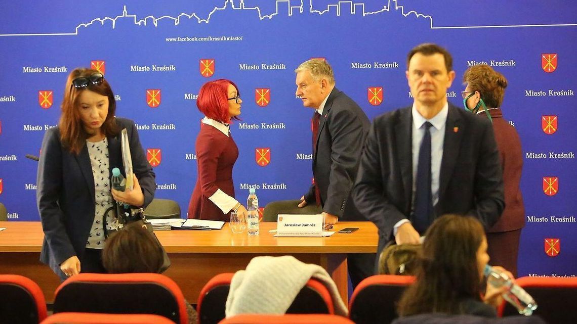 Rada Miasta Kraśnik wycofa się z petycji w sprawie sieci 5G? Zwołano sesję nadzwyczajną Rada Miasta Kraśnik wycofa się z petycji w sprawie sieci 5G? Zwołano sesję nadzwyczajną