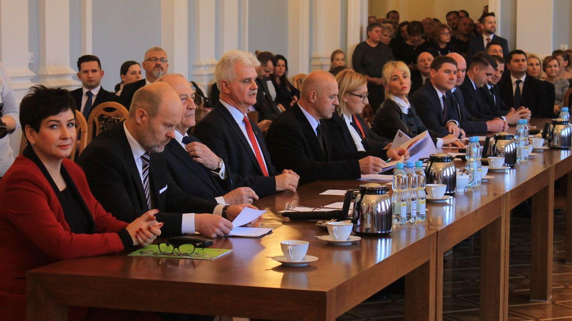 Rada Powiatu Puławskiego wybrała starostę. Pełny skład zarządu [zdjęcia]