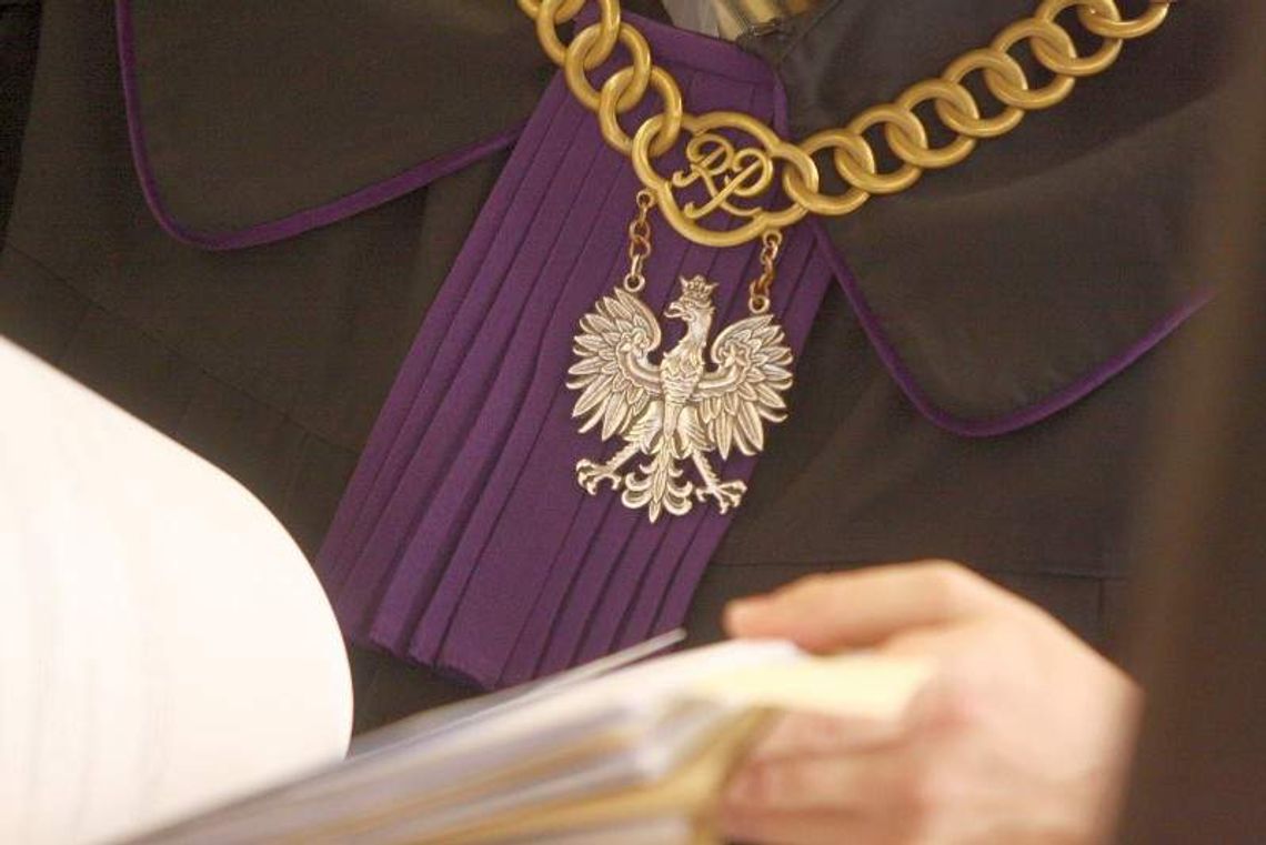 Radca prawny stanął przed sądem. Chciał skorumpować komornika