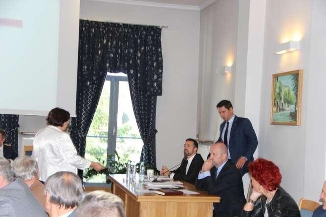 Radna straciła darmowe przejazdy, oskarża o to prezydenta. Dostała od niego bilety