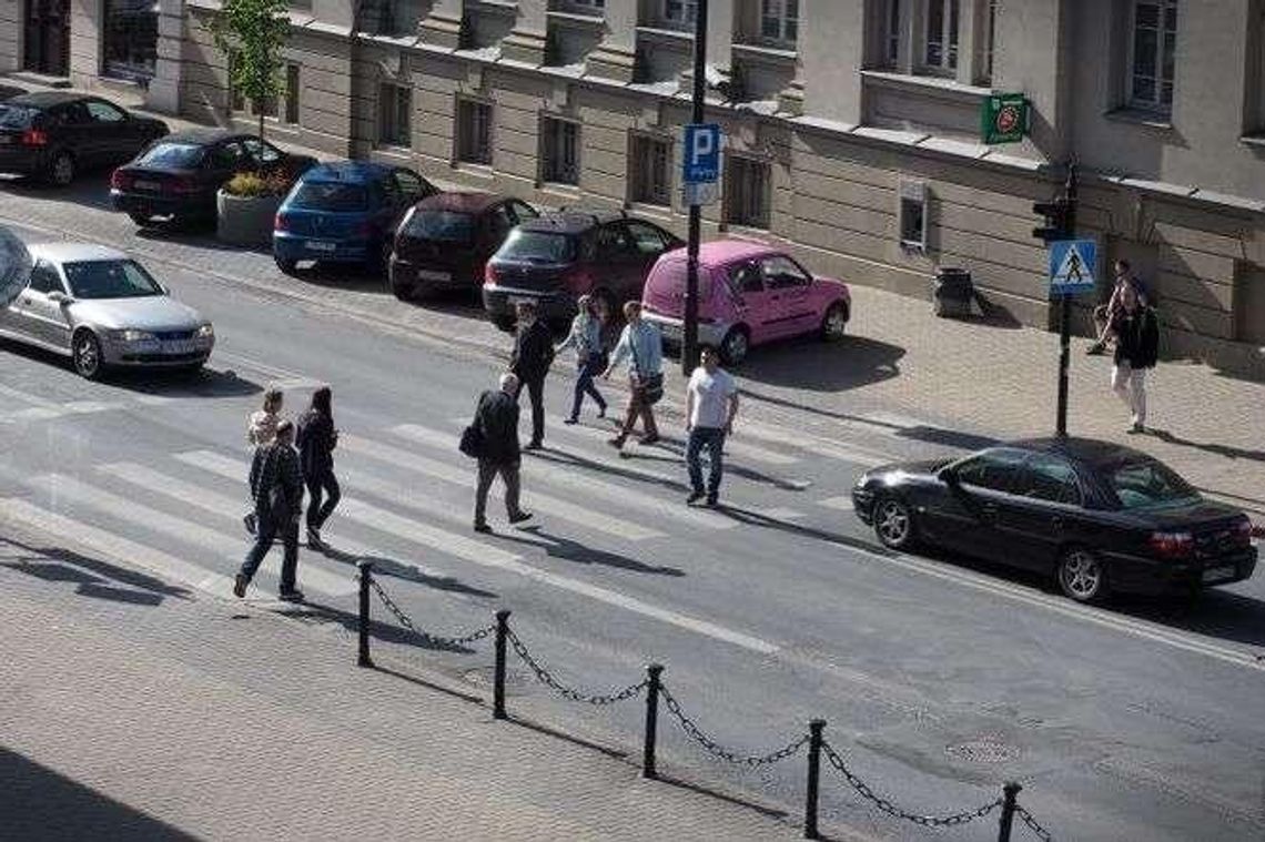 Radna: Zielone światło rzadziej dla pieszych na Krakowskim Przedmieściu