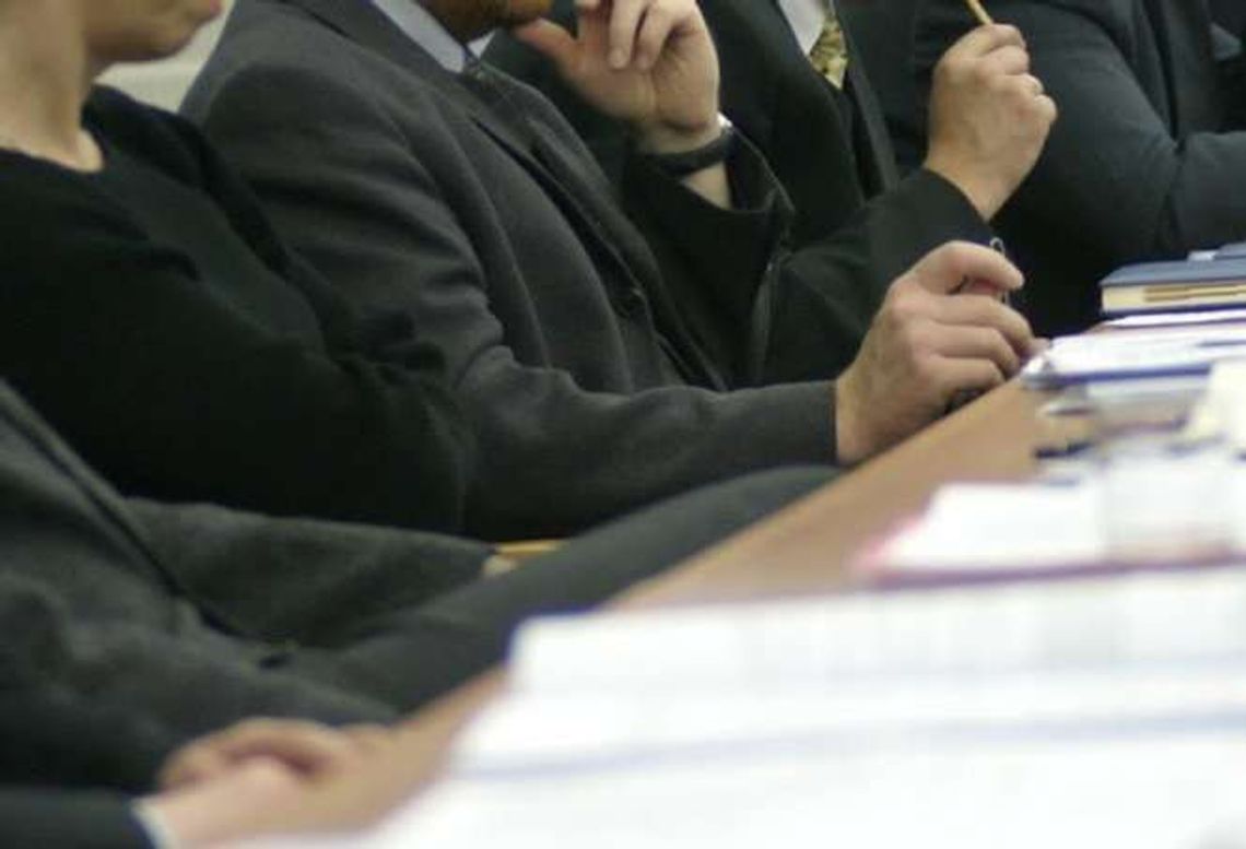 Radni chcą dostawać pełną stawkę gdy nie będzie ich na sesji. Usprawiedliwienie? Ustne