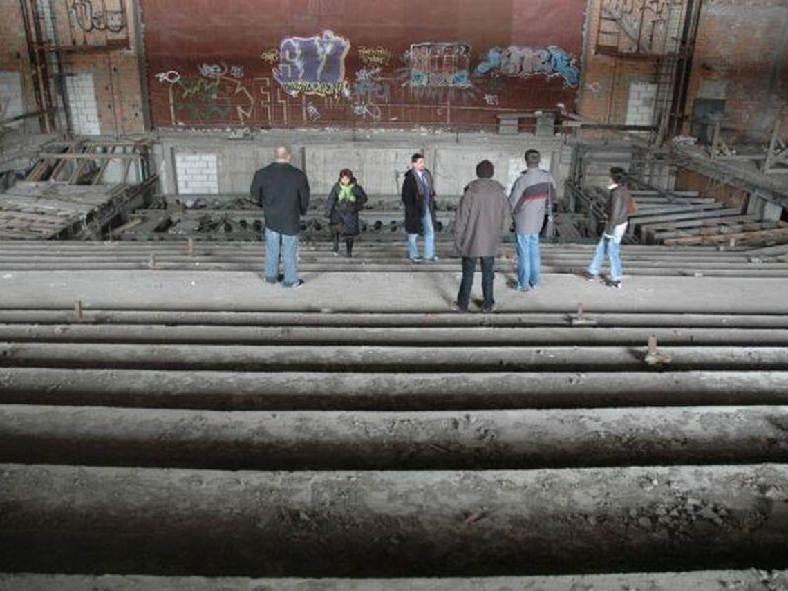 Radni nie chcą dać pieniędzy na parking przy Teatrze w Budowie Radni nie chcą dać pieniędzy na parking przy Teatrze w Budowie