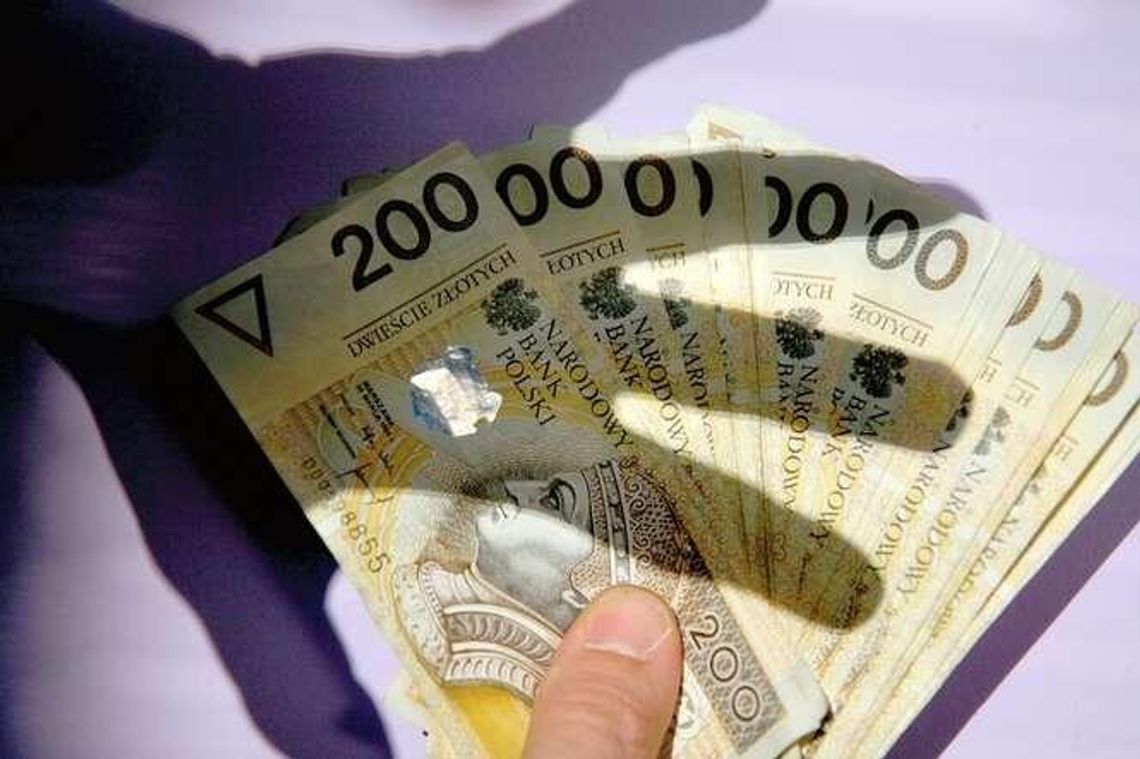 Radni obniżyli sobie wynagrodzenie, bo budżet powiatu może runąć Radni obniżyli sobie wynagrodzenie, bo budżet powiatu może runąć