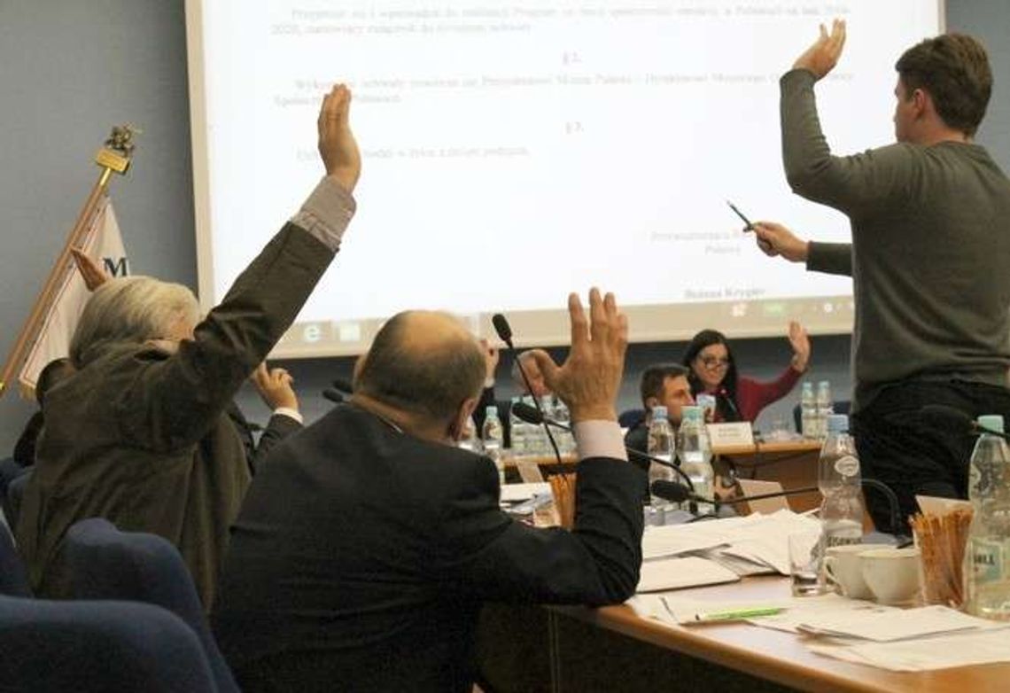 Radni odłożyli dyskusję o pomocy dla Romów. "Władza potraktowała nas z buta"