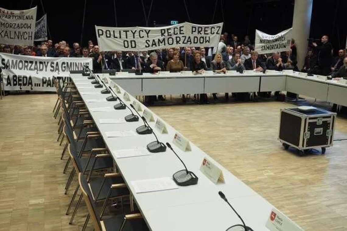 Radni PiS zbojkotowali sesję sejmiku wojwództwa. "Nie damy się sprowokować"