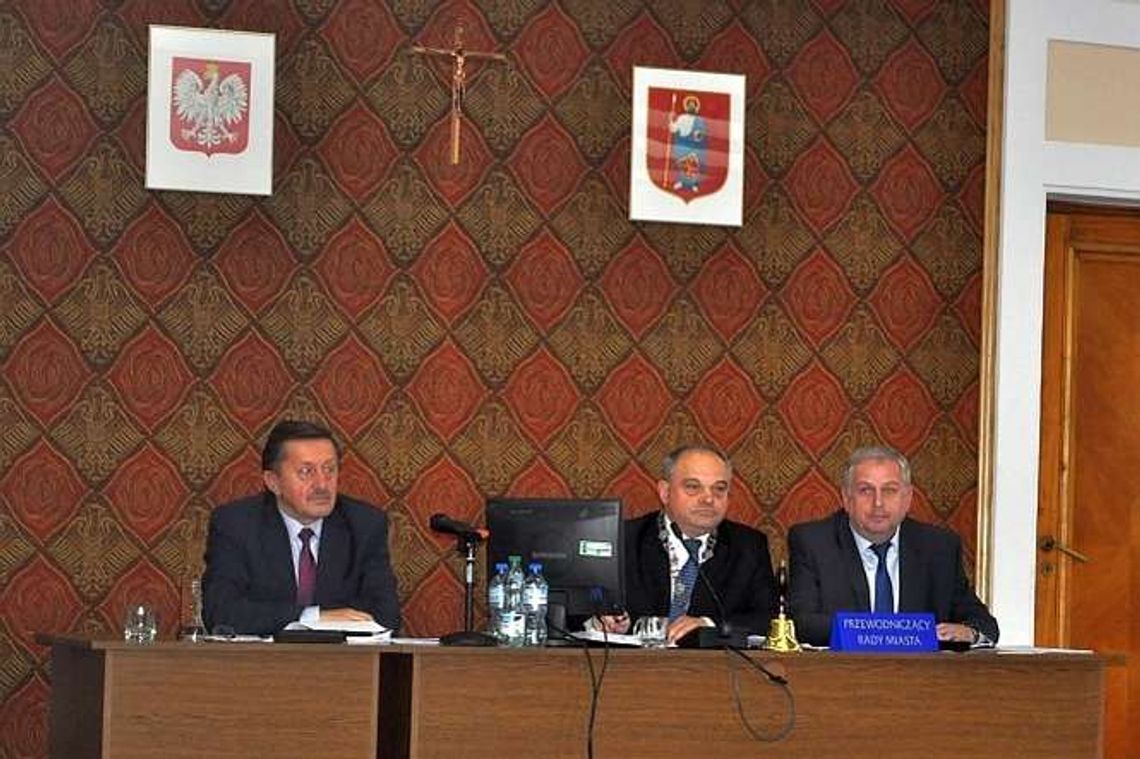 Radni w imieniu mieszkańców Zamościa: Wyrażamy sprzeciw i oburzenie nad sposobem stanowienia prawa Radni w imieniu mieszkańców Zamościa: Wyrażamy sprzeciw i oburzenie nad sposobem stanowienia prawa