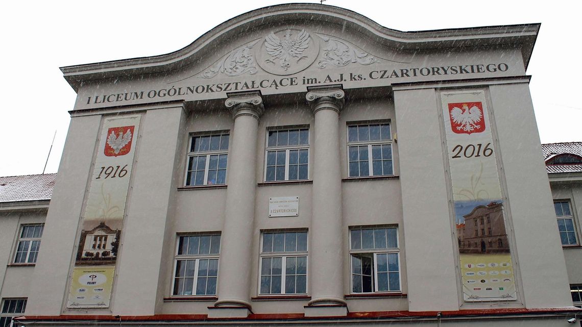 Radni zajmą się skargą na dyrektor I LO im. Czartoryskiego w Puławach