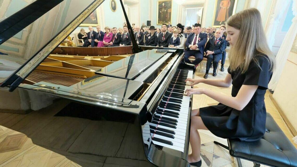 Radni zebrali się w Trybunale Koronnym. Świętują 11 listopada. Zobacz zdjęcia 