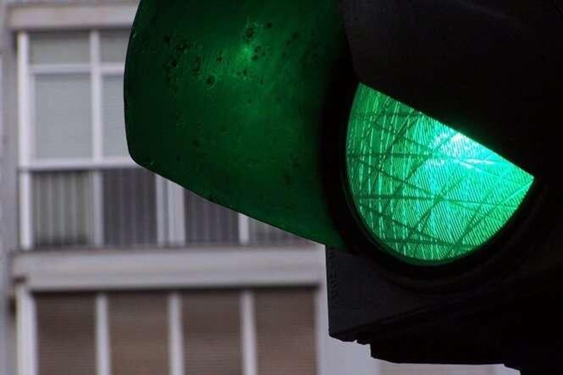 Radny chce żeby zielone światło migało. "Unikniemy stłuczek na skrzyżowaniach" Radny chce żeby zielone światło migało. "Unikniemy stłuczek na skrzyżowaniach"