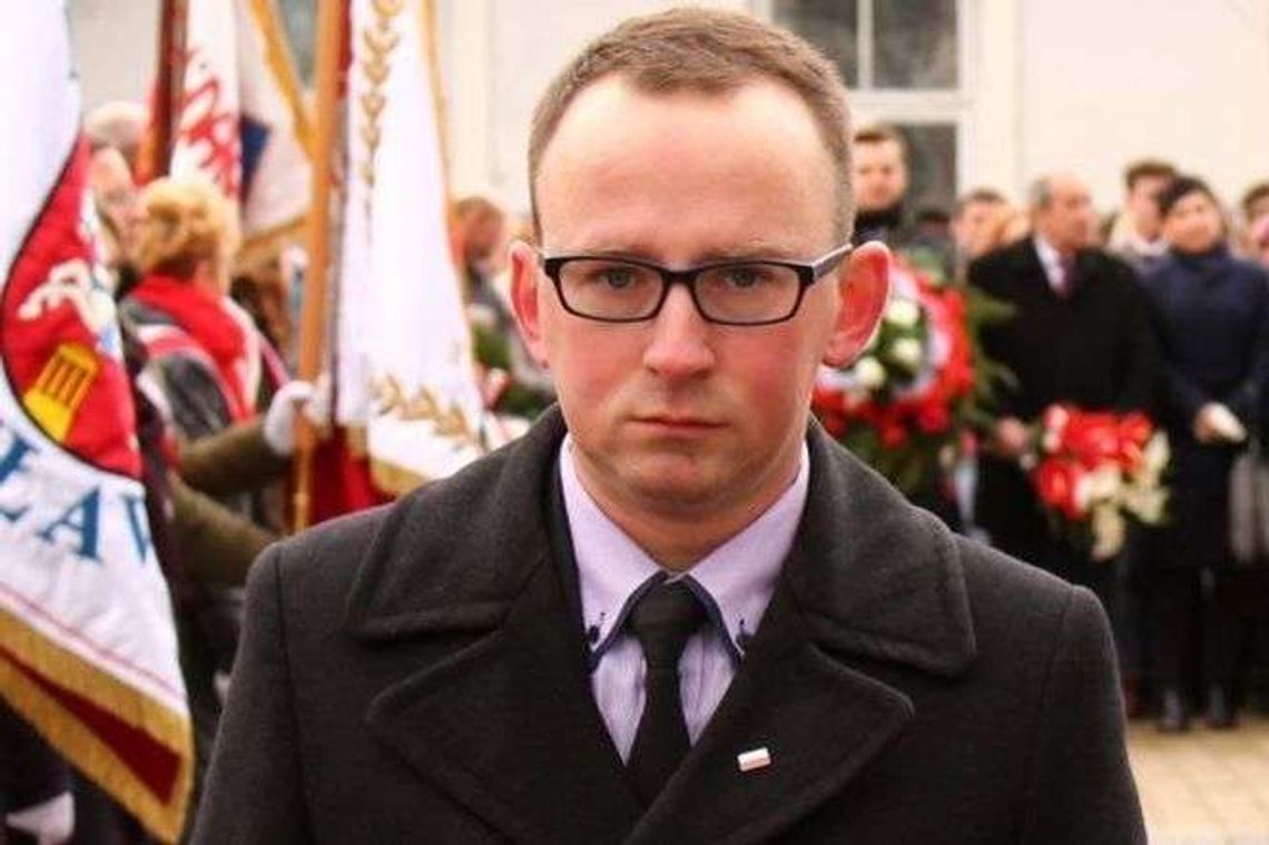 Radny PiS pił, a potem jechał. Odchodzi z pracy w biurze poselskim. Zostaje w Radzie Miasta