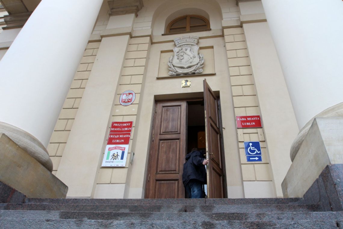 Radny PiS: Urzędników miało być mniej