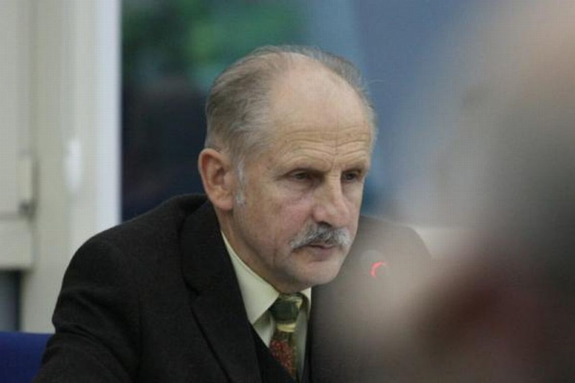 Radny pisze felietony, rada się obraża