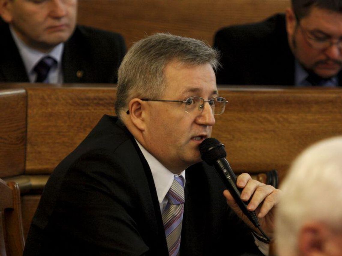 Radny Podgórski chce, żeby urzędnicy zarabiali więcej