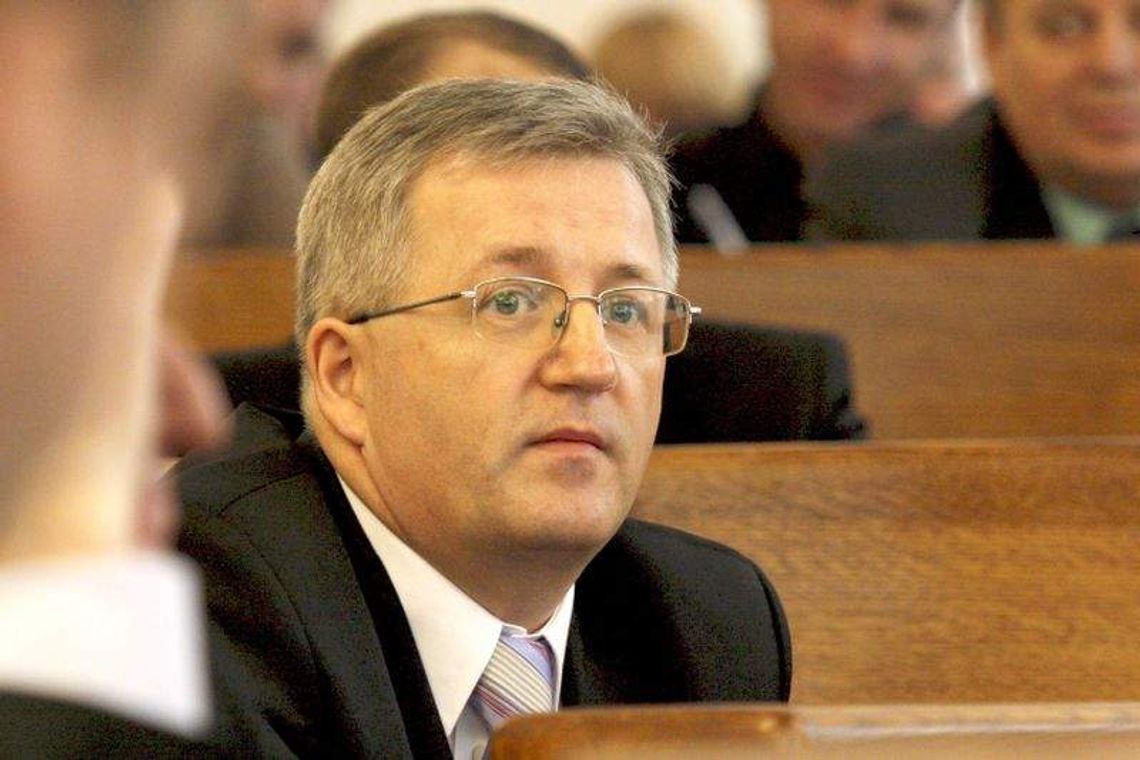 Radny przyszedł na koniec sesji i podpisał listę, że był od rana. Diety nie dostanie Radny przyszedł na koniec sesji i podpisał listę, że był od rana. Diety nie dostanie
