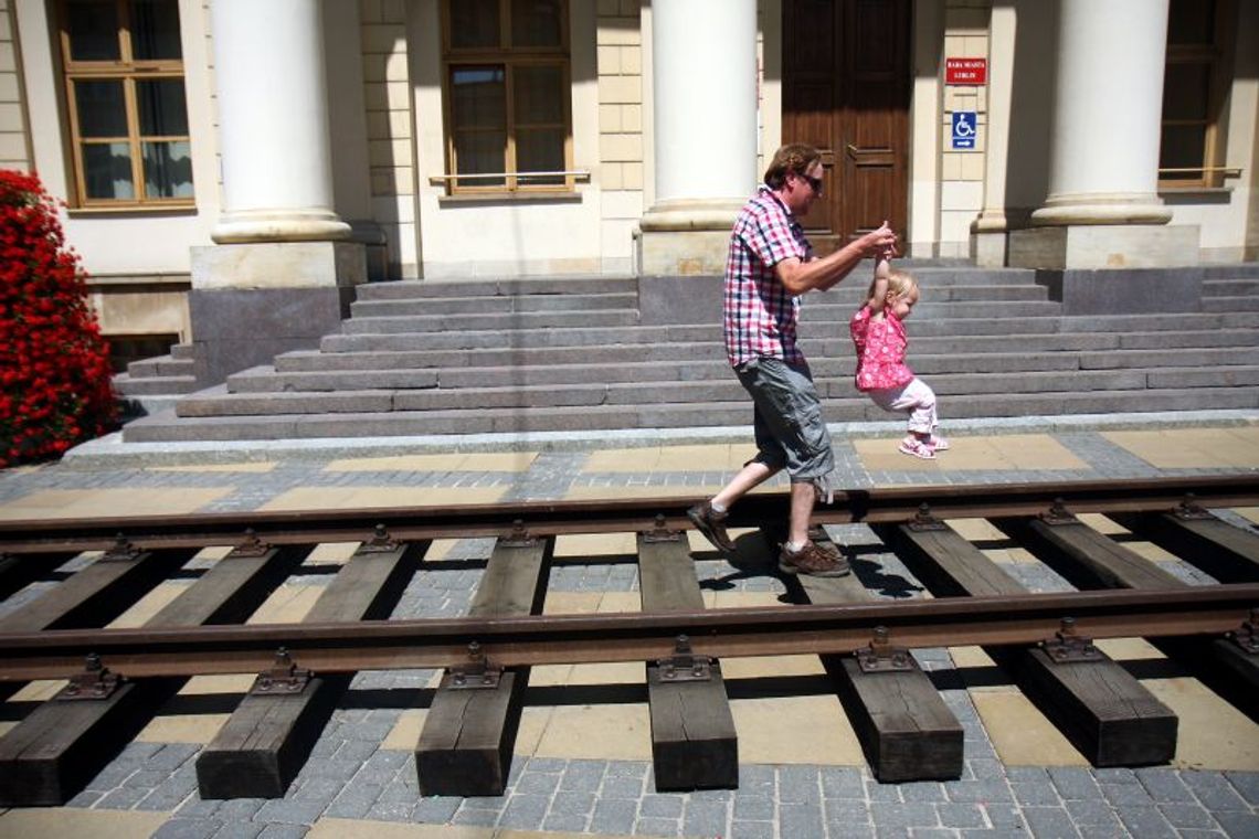 Radny Ryba nie chce torów kolejowych przed Ratuszem Radny Ryba nie chce torów kolejowych przed Ratuszem