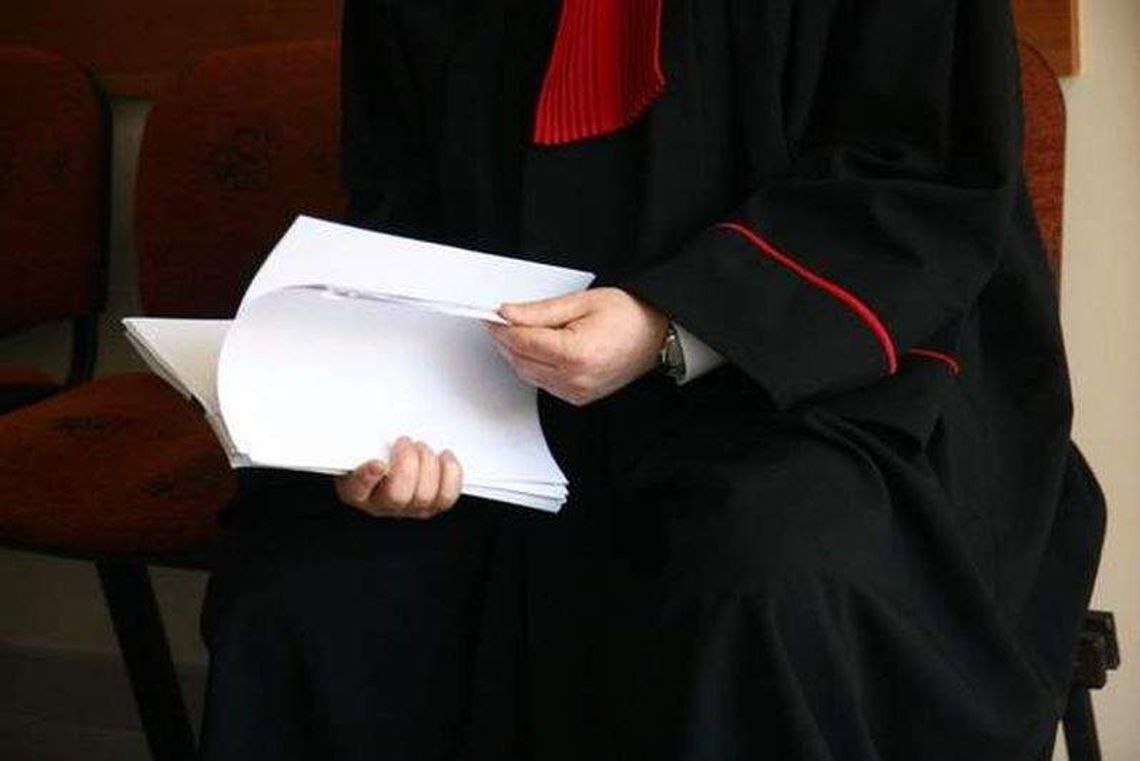 Radny z zarzutami groził dziennikarzowi. Obiecał, że złoży mandat i tego nie zrobił