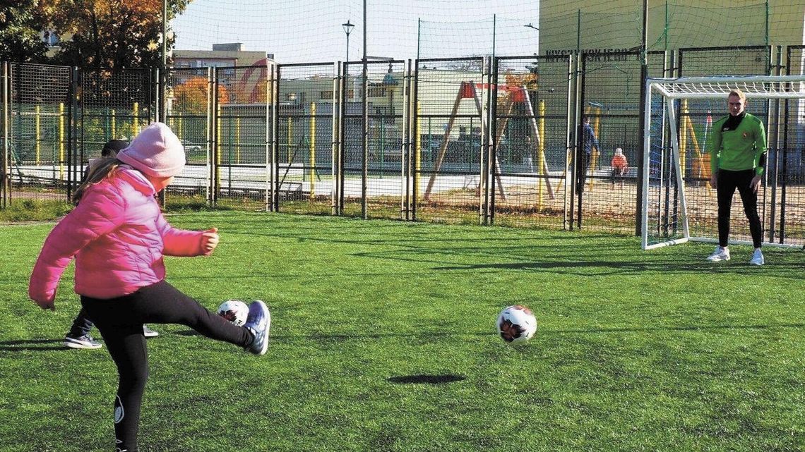 Radzyń Podlaski. Boisko już z nową nawierzchnią