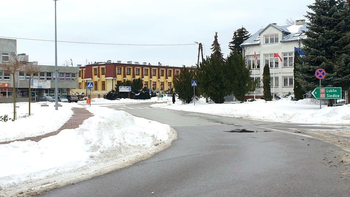 Radzyń Podlaski. Burmistrz z PiS ma problem z wydaniem pieniędzy od rządu PiS