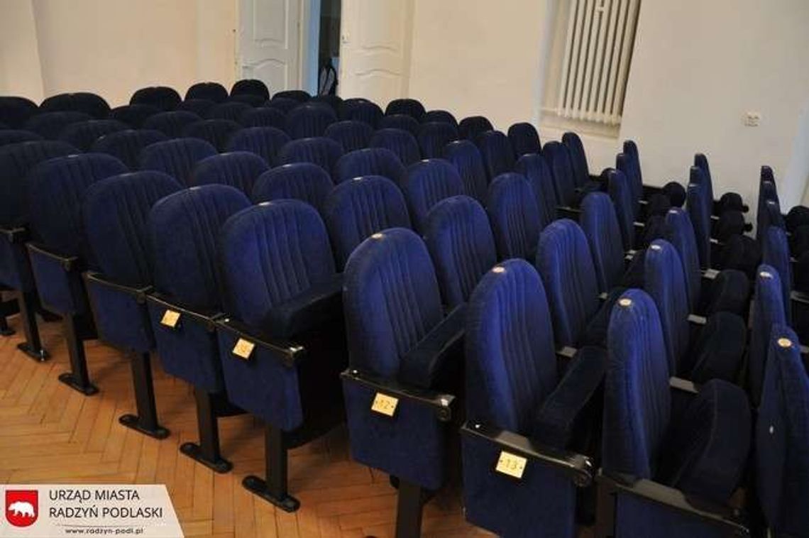 Radzyń Podlaski: Odnawiają salę kinową. Kupili fotele z Domu Chemika