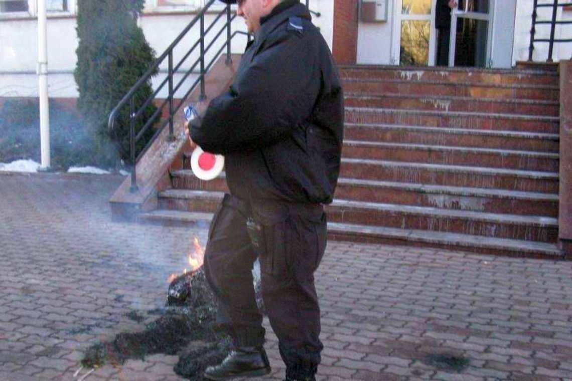 Radzyń Podlaski: Uniewinniona w sprawie o spaloną kukłę ministra Radzyń Podlaski: Uniewinniona w sprawie o spaloną kukłę ministra