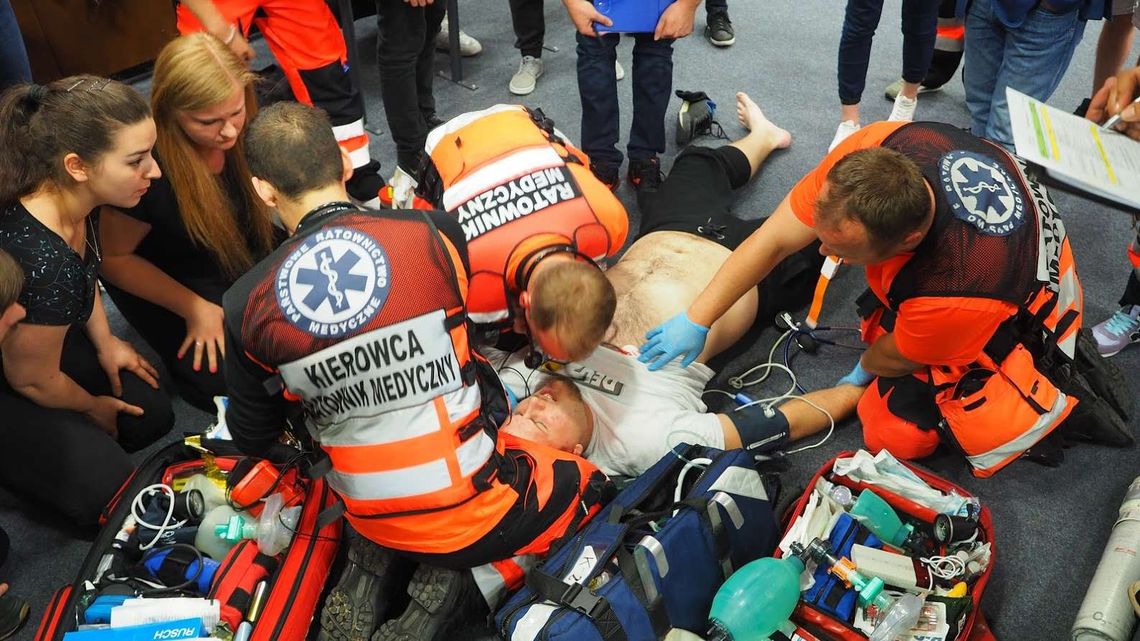 Ratownicy medyczni jednak nie wyjdą na ulice. Co wywalczyli?