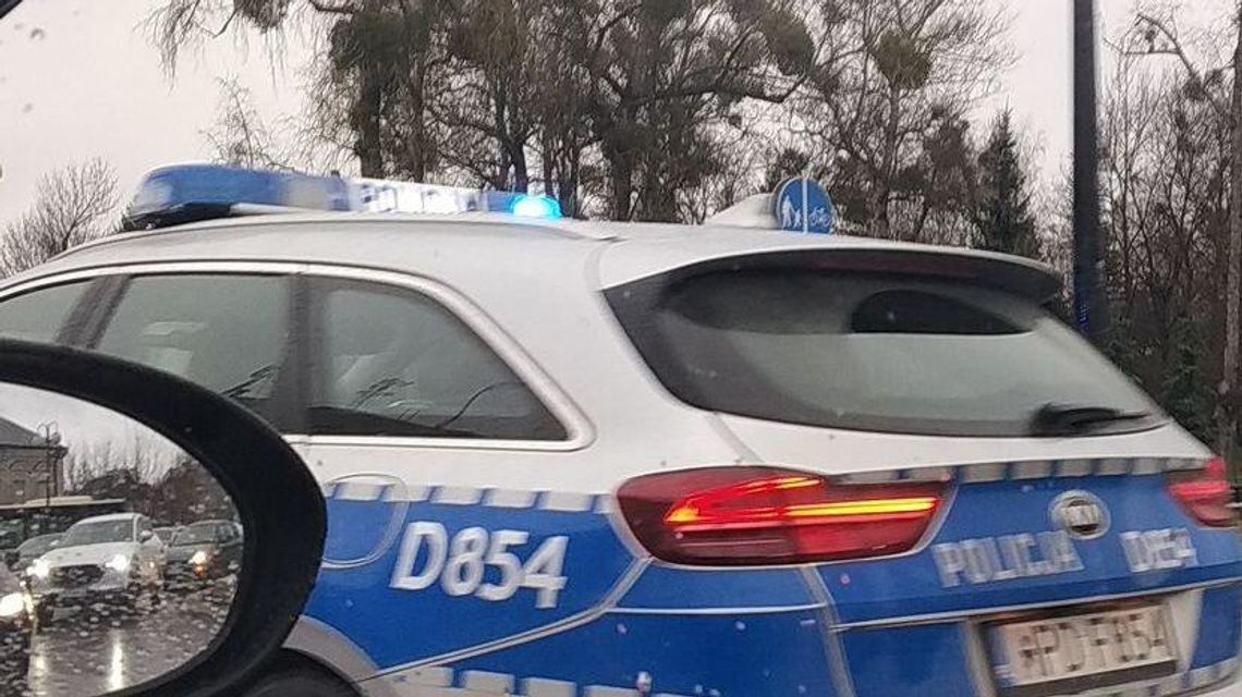 Ratownicy medyczni zatrzymali w gm. Parczew kierowcę "Jechał całą jezdnią"