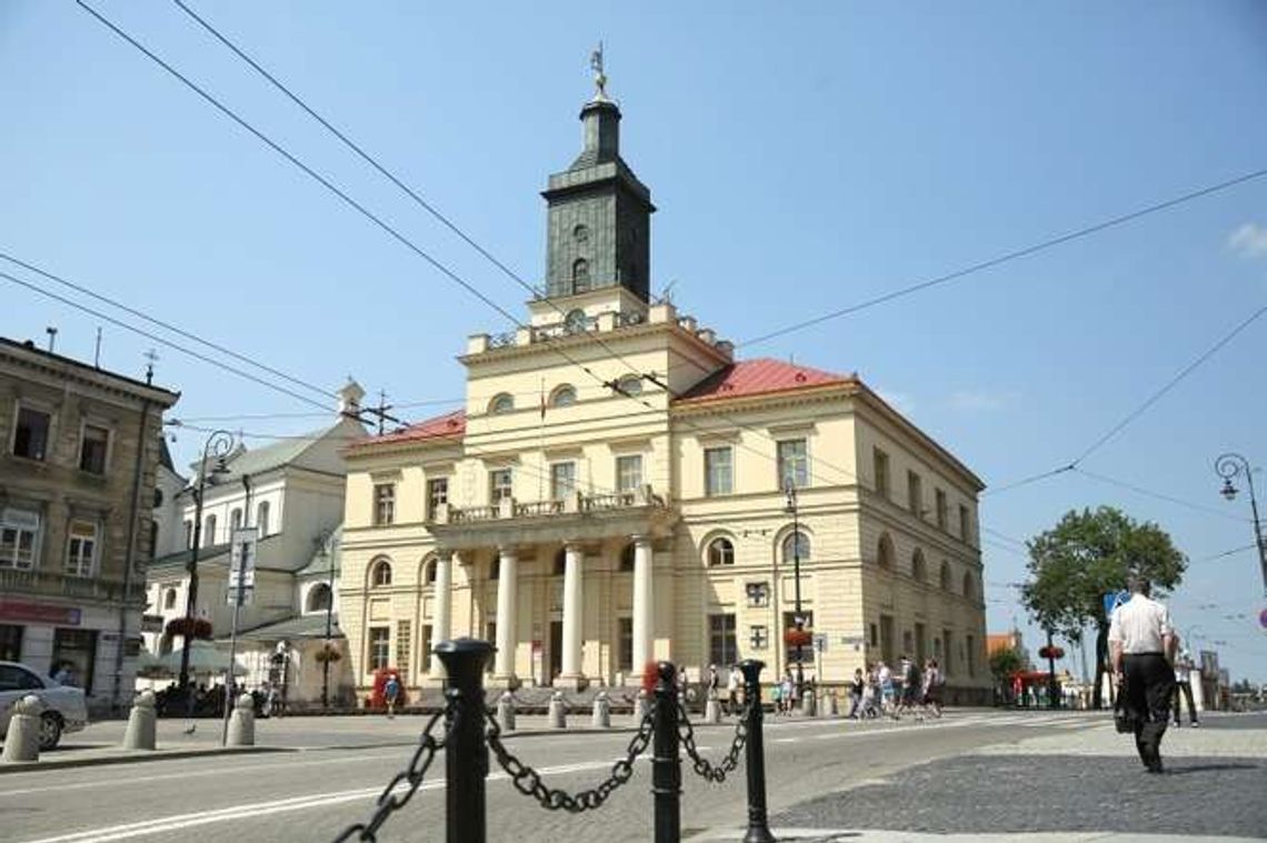 Ratusz odmawia informacji o nagrodach dla urzędników. Ale będzie musiał ich udzielić