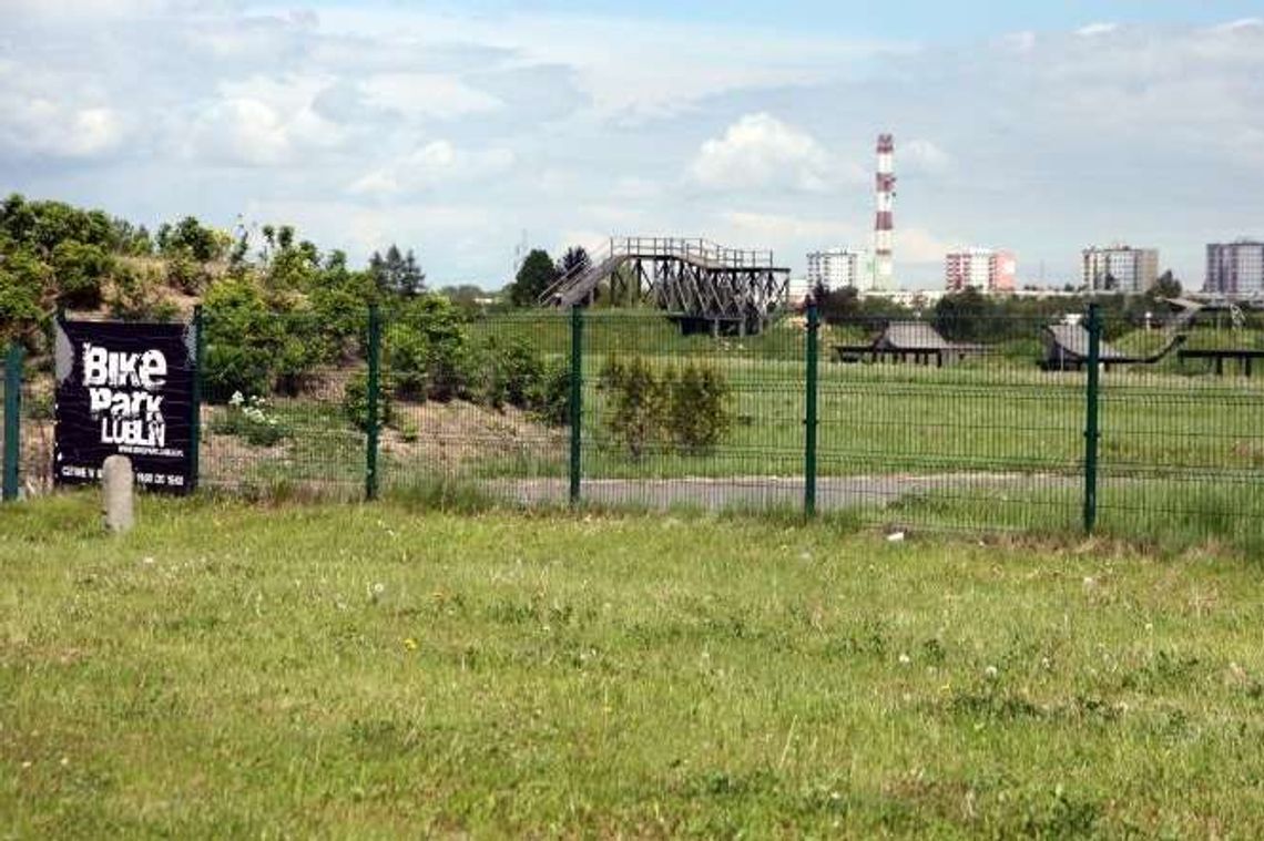 Ratusz posadzi 252 drzewka. Ale nie na osiedlach tylko obok zamkniętego toru przy ul. Janowskiej Ratusz posadzi 252 drzewka. Ale nie na osiedlach tylko obok zamkniętego toru przy ul. Janowskiej