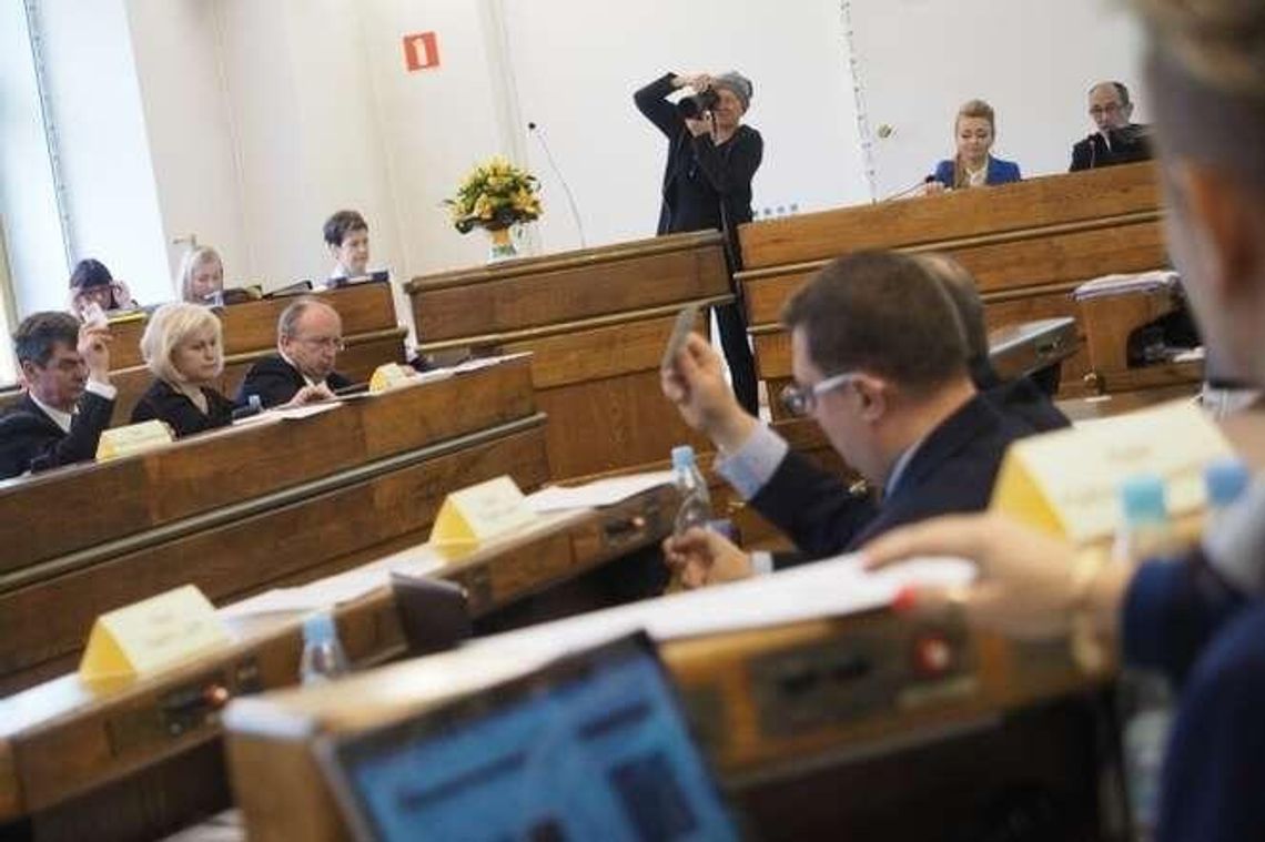 Ratusz Travel. Gdzie służbowo latają lubelscy radni? Festiwal maskowy, dni miasta Ratusz Travel. Gdzie służbowo latają lubelscy radni? Festiwal maskowy, dni miasta
