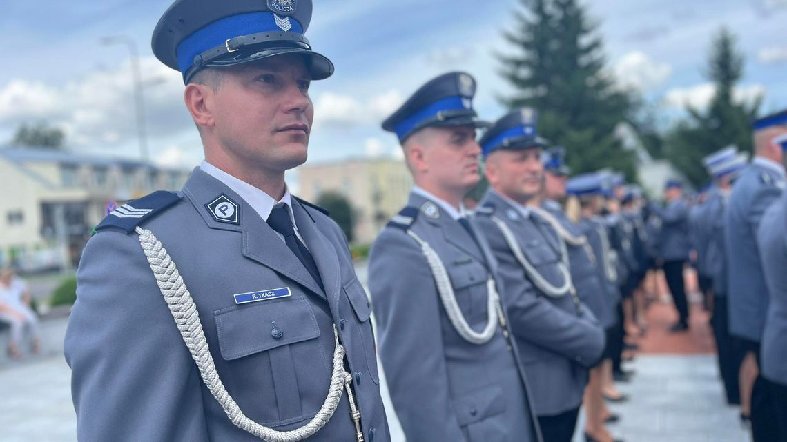 Raz do roku takie święto. Kilkudziesięcioro policjantów z awansem (pełna lista) Raz do roku takie święto. Kilkudziesięcioro policjantów z awansem (pełna lista)