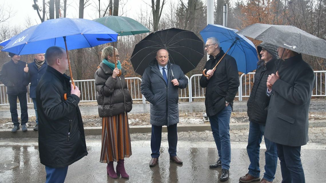 Raz to za mało. PiS otwiera drogę dwa razy Raz to za mało. PiS otwiera drogę dwa razy