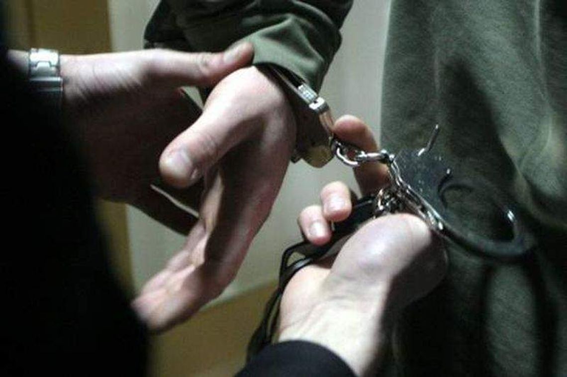 Razem z kolegami okradł dziadka. Wpadli dzień później