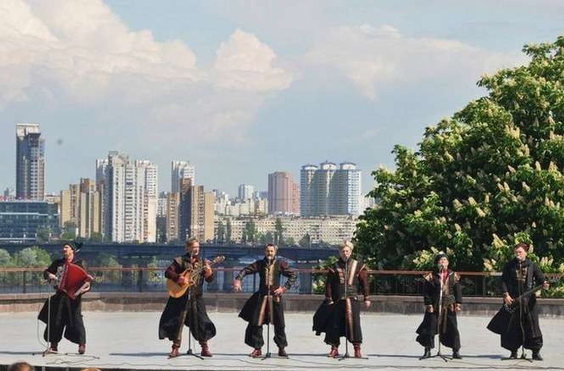 Razem z Ukrainą. Koncert na placu Po Farze