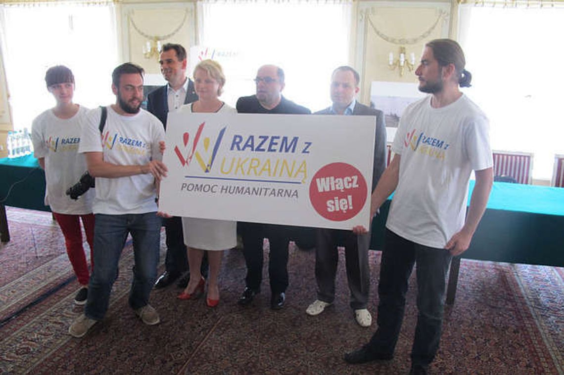 "Razem z Ukrainą. Pomoc humanitarna". Przynieść dary dla przesiedleńców (lista punktów zbiórki)