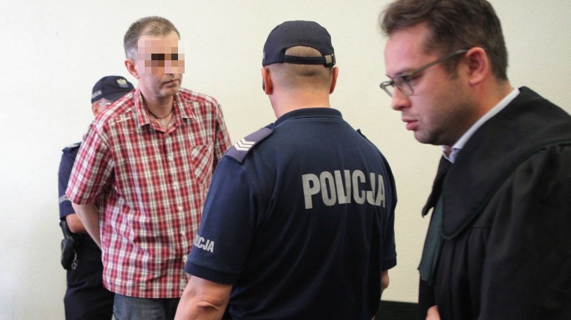 Razili mężczyznę prądem w genitalia. Sąd bezwzględny dla byłych policjantów