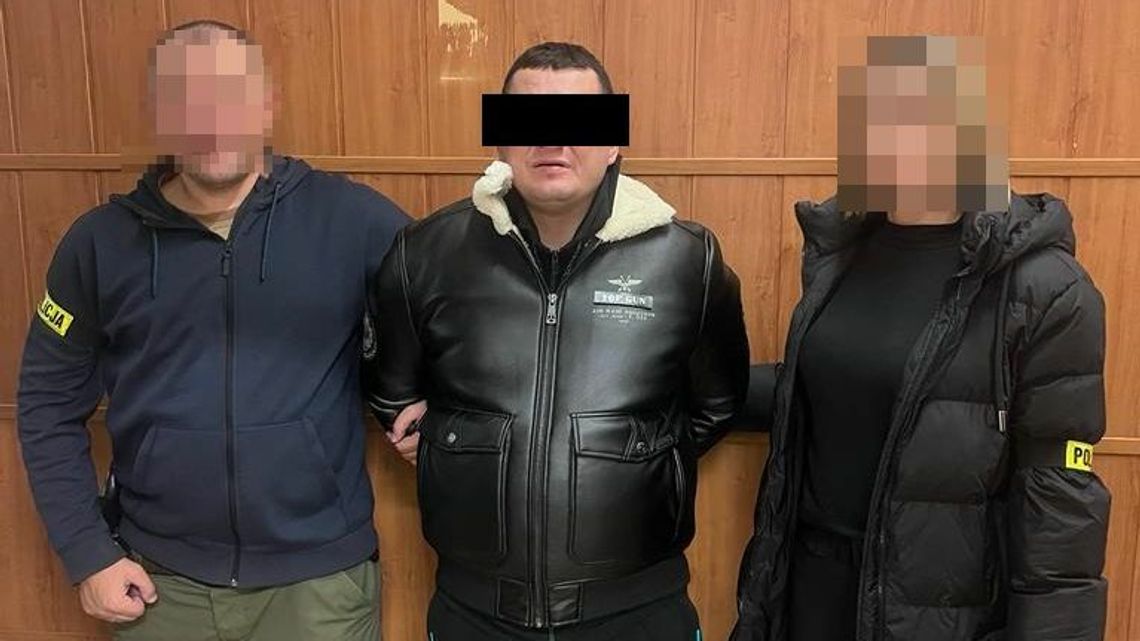 Recydywista wyrwał kobiecie torebkę na dworcu 