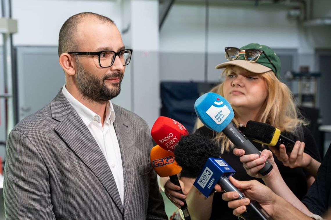 Naukowcy z Politechniki Lubelskiej pracują nad technologią, która pozwoli ponownie wykorzystywać zużyty asfalt przy budowie dróg.